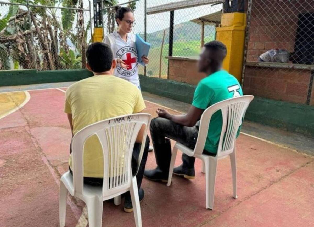 Dos jóvenes fueron liberados en Cauca tras estar bajo el poder de las disidencias de las FARC. // Foto: Colprensa