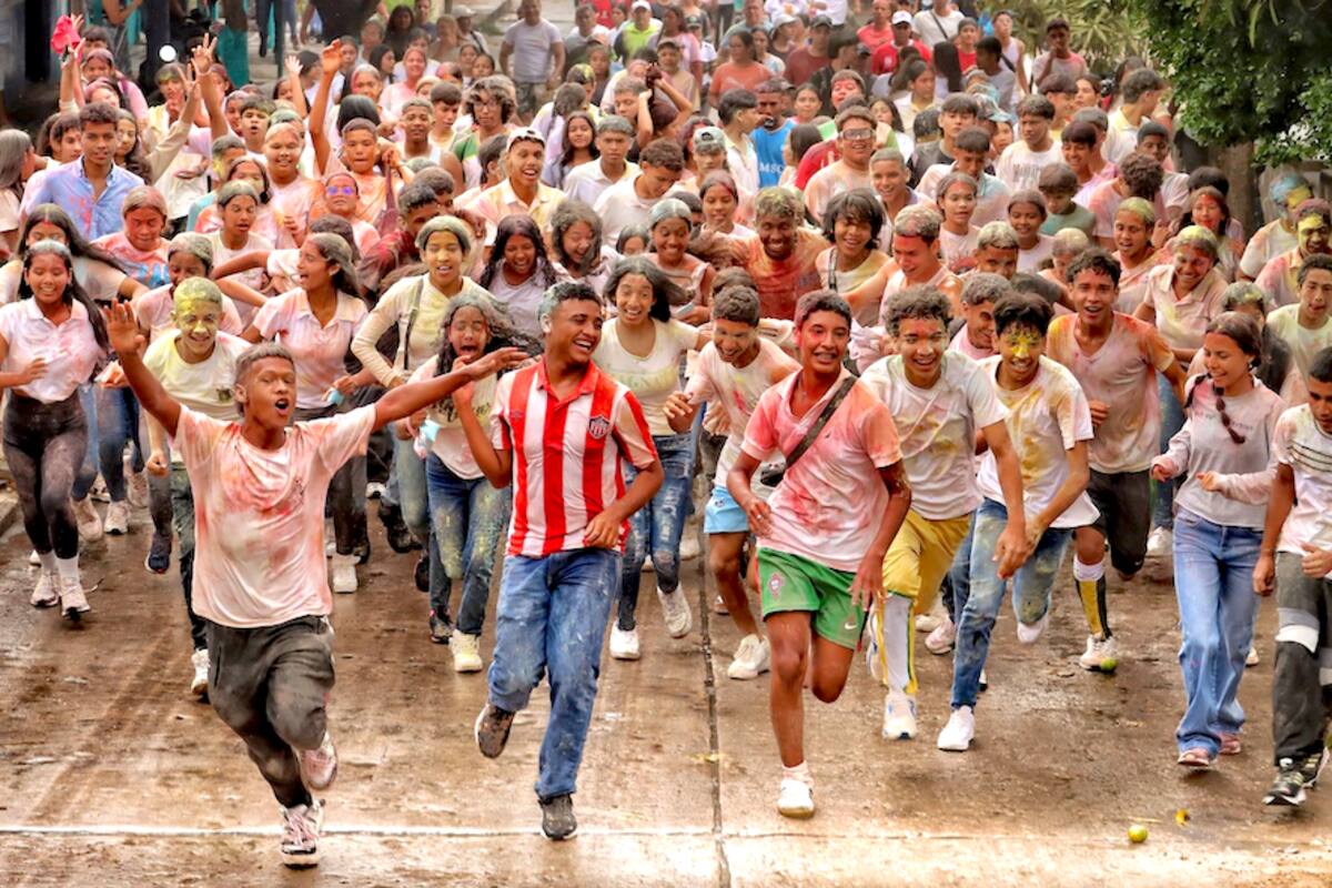 700 jóvenes gozaron del ‘Vibra Run’, que estuvo lleno de color y convivencia