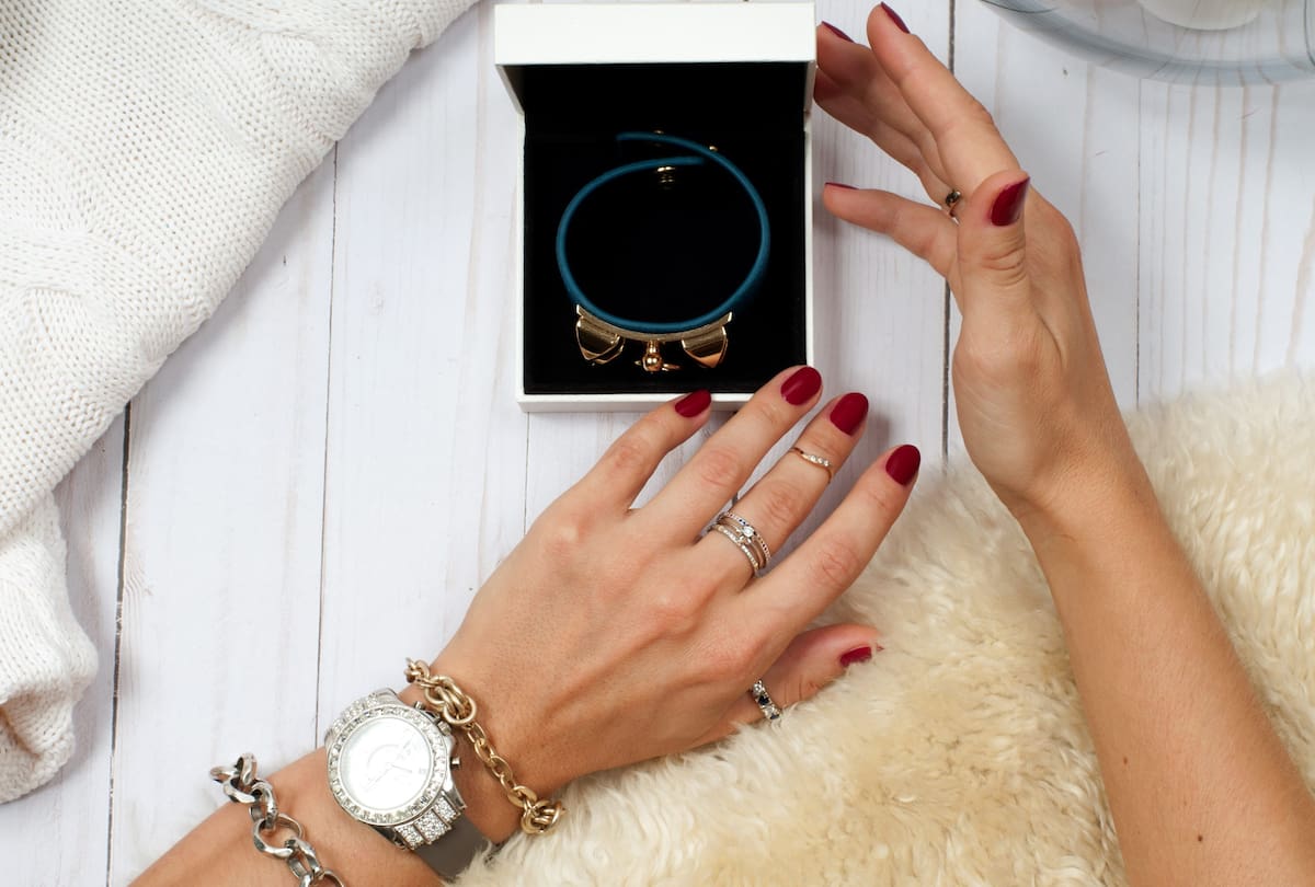 La joyería siempre será una buena opción para regalar en fechas especiales. // Foto: 123RF - ilustración