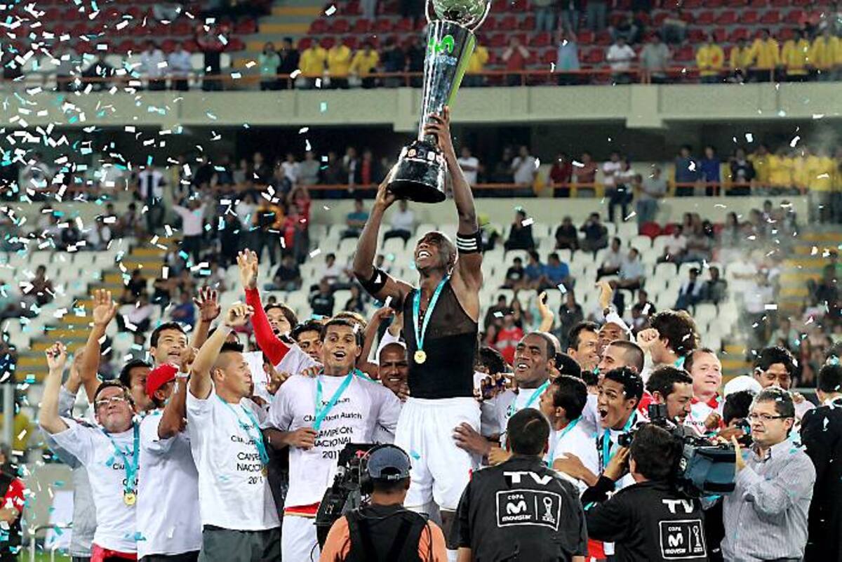 Juan Aurich de Chiclayo se consagró el miércoles campeón de fútbol peruano al derrotar 3-1 al Alianza Lima en la ronda de penales tras un tercer partido de desempate. AP Karel Navarro