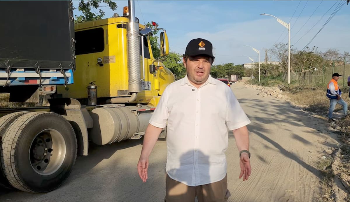 Juan Guillermo Jiménez, director general de Invías, durante su visita a las obras que se realizarán en el puente de La Cordialidad.//Cortesía Invías.