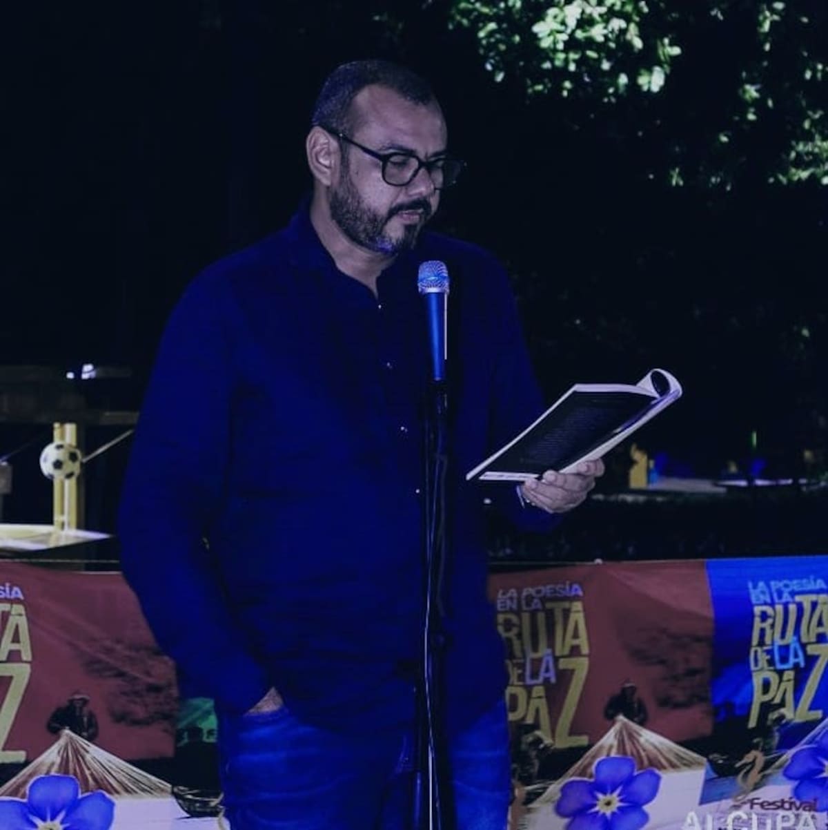 El poeta sucreño ha inspirado su poesía en el Caribe y en su proximidad con las historias del conflicto armado.