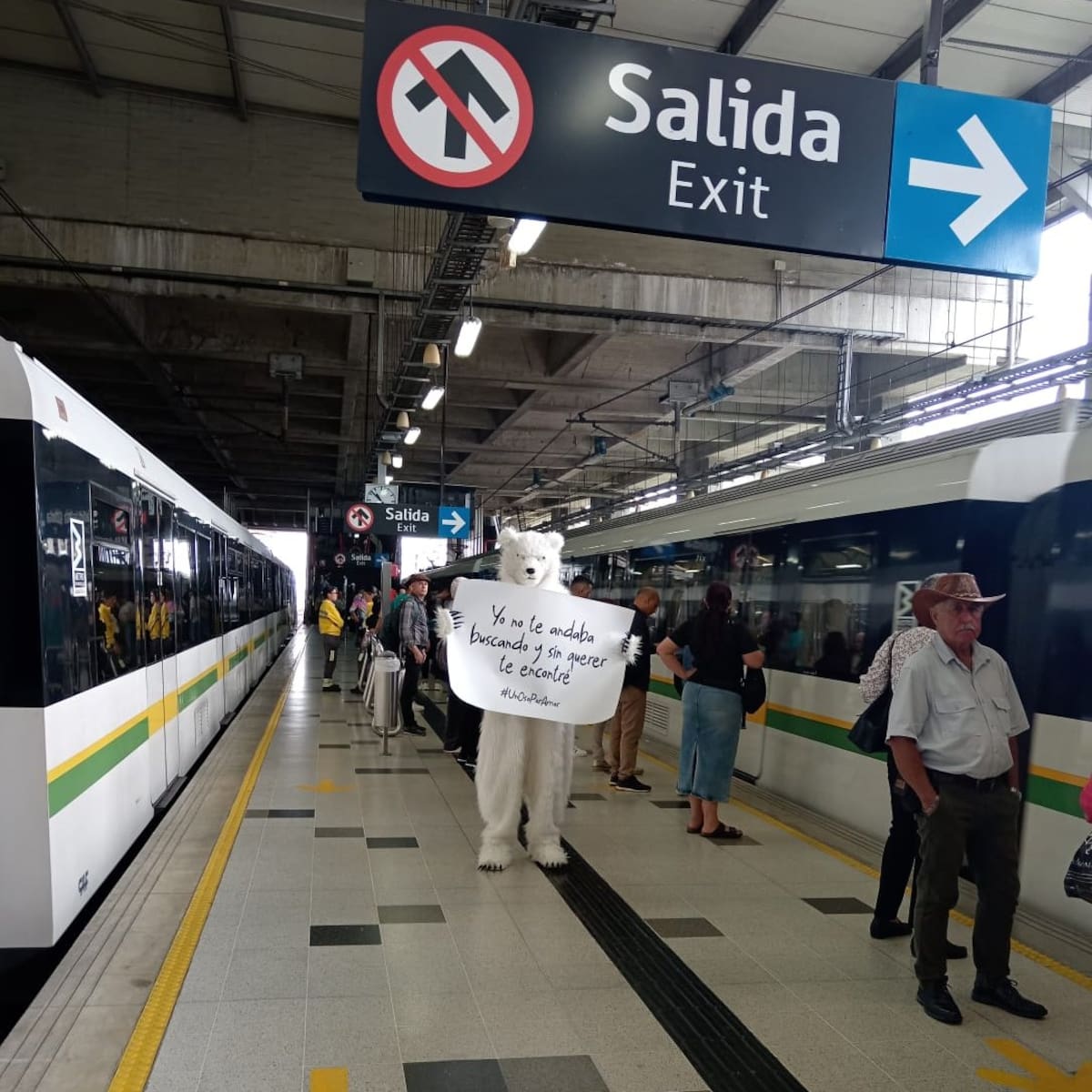 Juanes promocionó su nueva canción Una noche contigo en el metro de Medellín.//Foto: X @metrodemedellin