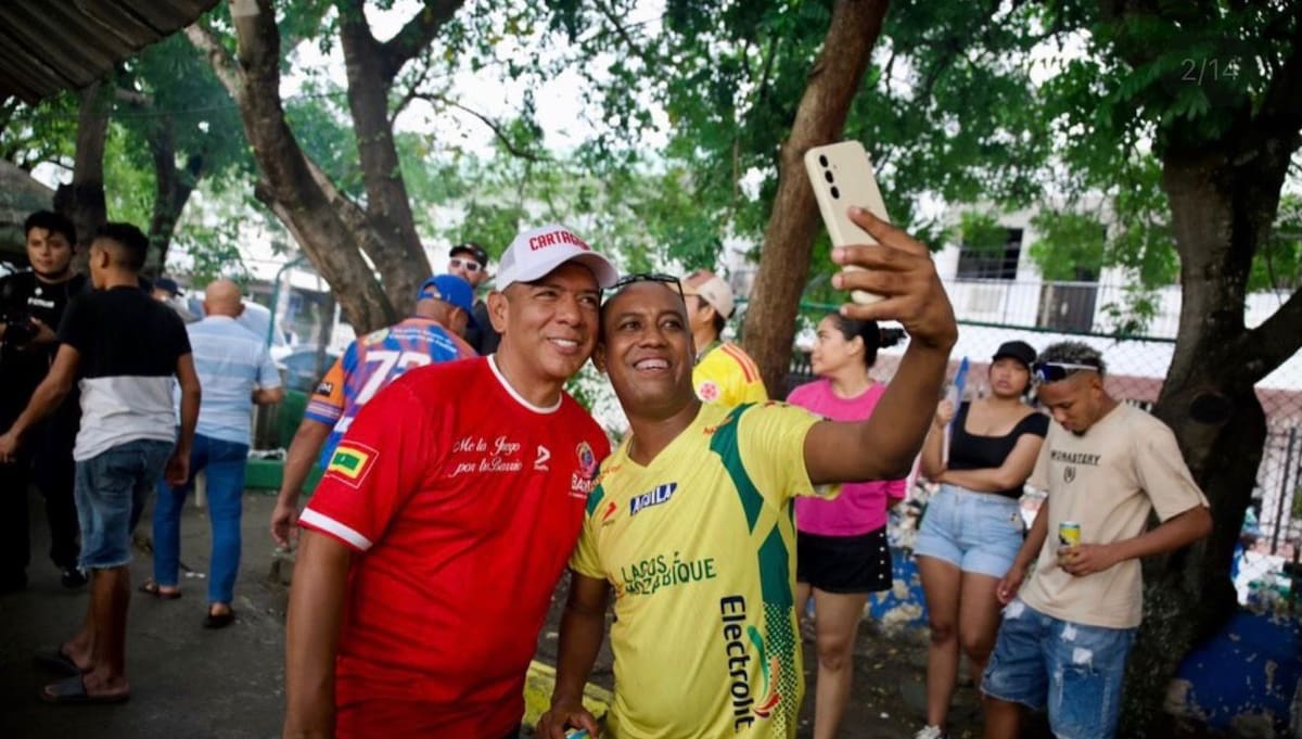 Rey Morales (izquierda), organizador y fundador del Torneo de Sóftbol Juega Por Tu Barrio, afirmó que: "la recreación y el deporte ayudan a construir una mejor sociedad". //CORTESÍA ORGANIZACIÓN DEL JUEGAPOR TU BARRIO