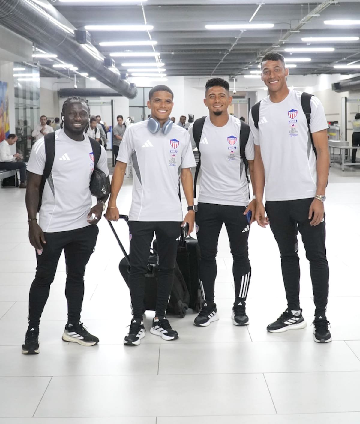 Yimmi Chará, José Enamorad, Edwin Herrera y Jaime Acosta, jugadores de Junior que viajaron para enfrentar a Millonarios en Bogotá.//Cortesía.
