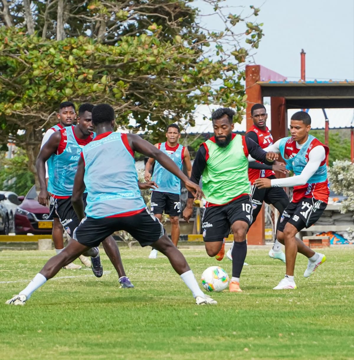 Jugadores de Junior de Barranquilla que este sábado recibe al América de Cali en el estadio Roberto Meléndez.//Cortesía.