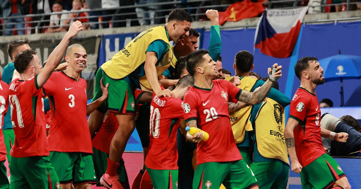 Jugadores de Portugal celebran la victoria. //EFE