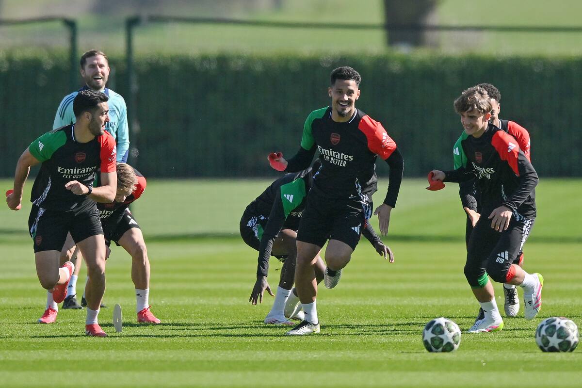 Los jugadores del Arsenal entrenan a las órdenes de Mikel Arteta en Colney, al noreste de Londres, Reino Unido. //EFE