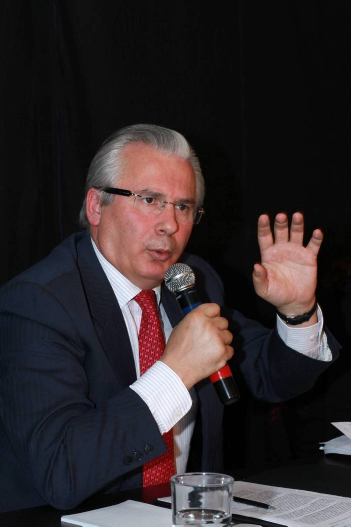 "Estamos pidiendo insistentemente que esos cargos se hagan públicos también porque a partir de ahí se demostrará la inconsistencia de los mismos", apuntó el jurista español Baltazar Garzón AP Martin Jaramillo