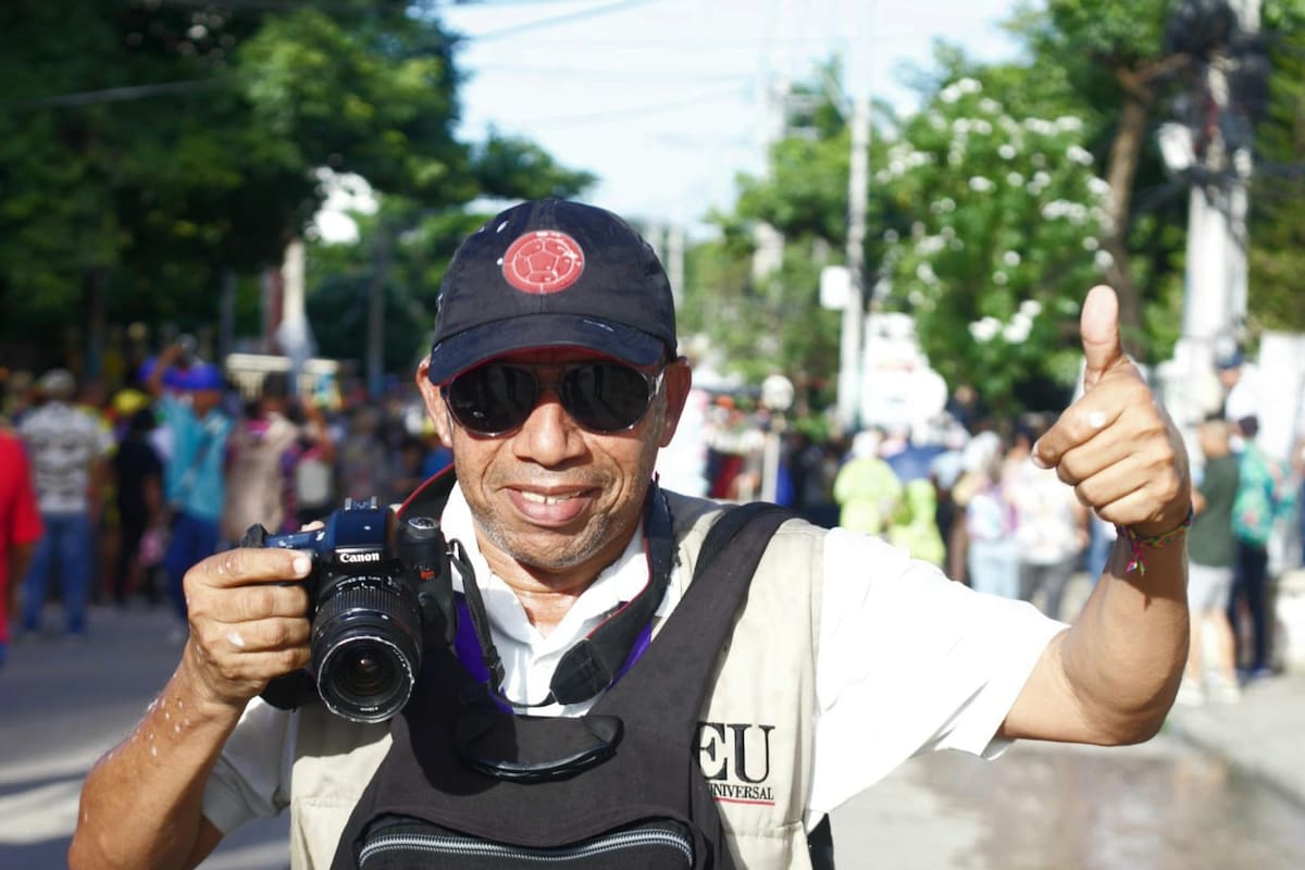 De la cámara al diploma: Julio Castaño Beltrán se gradúa como comunicador social