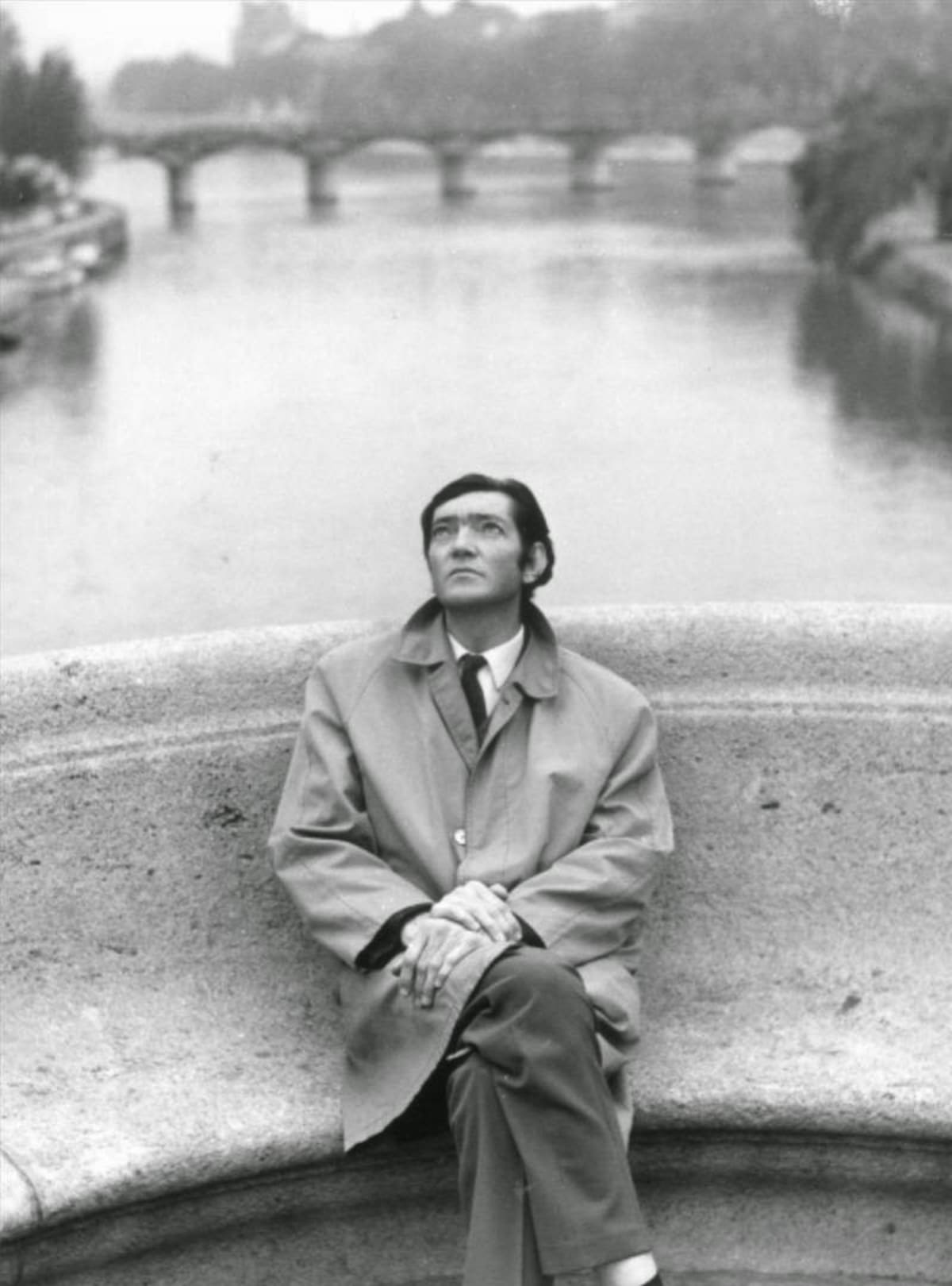 Julio Cortázar en el Pont Neuf, París, 1971, Antonio Gálvez.
