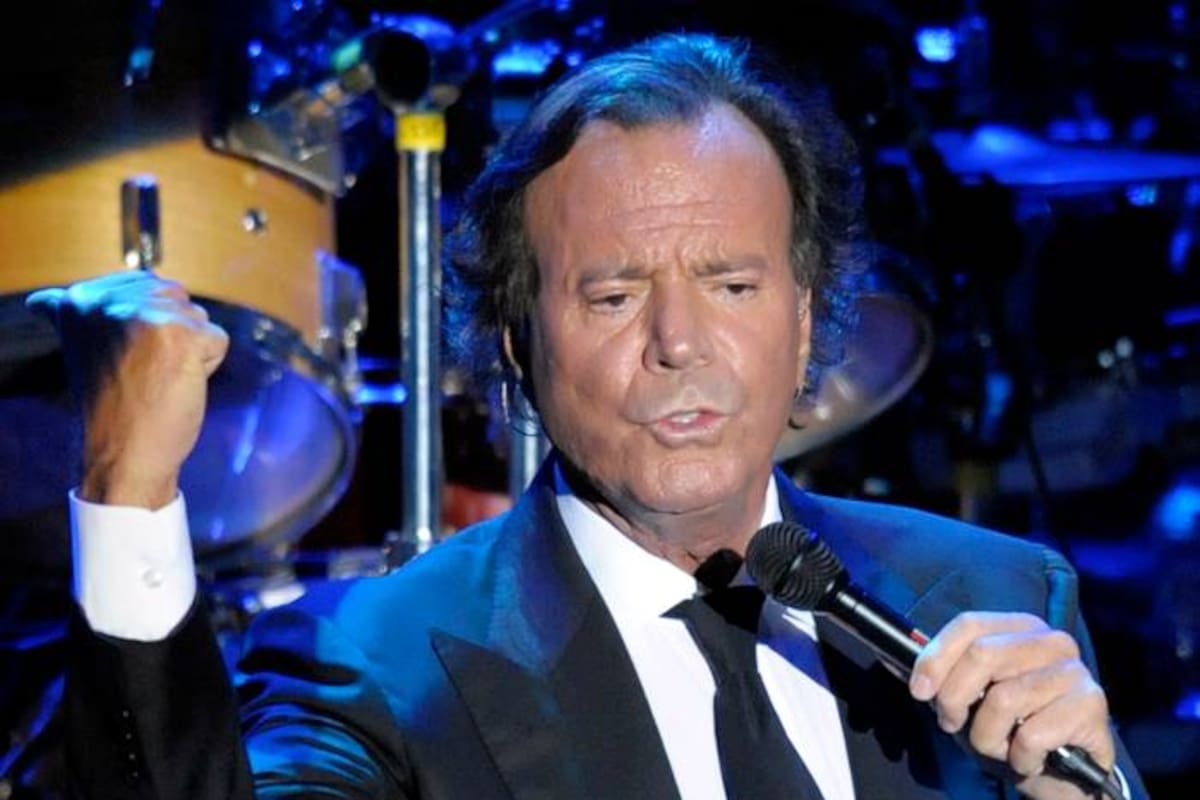 Julio Iglesias demanda a la vicepresidenta del Gobierno español por injurias