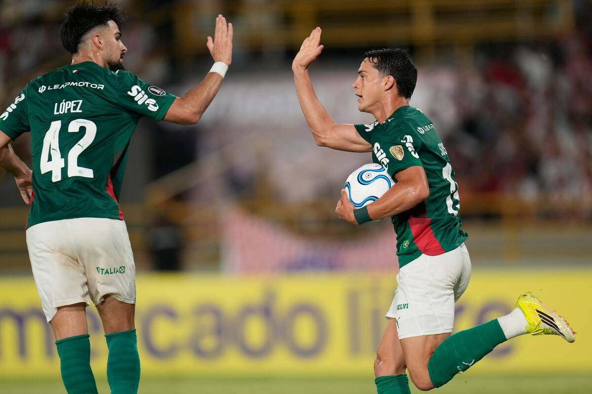 Video: el insólito blooper de Mauro Silveira que terminó en gol de Palmeiras