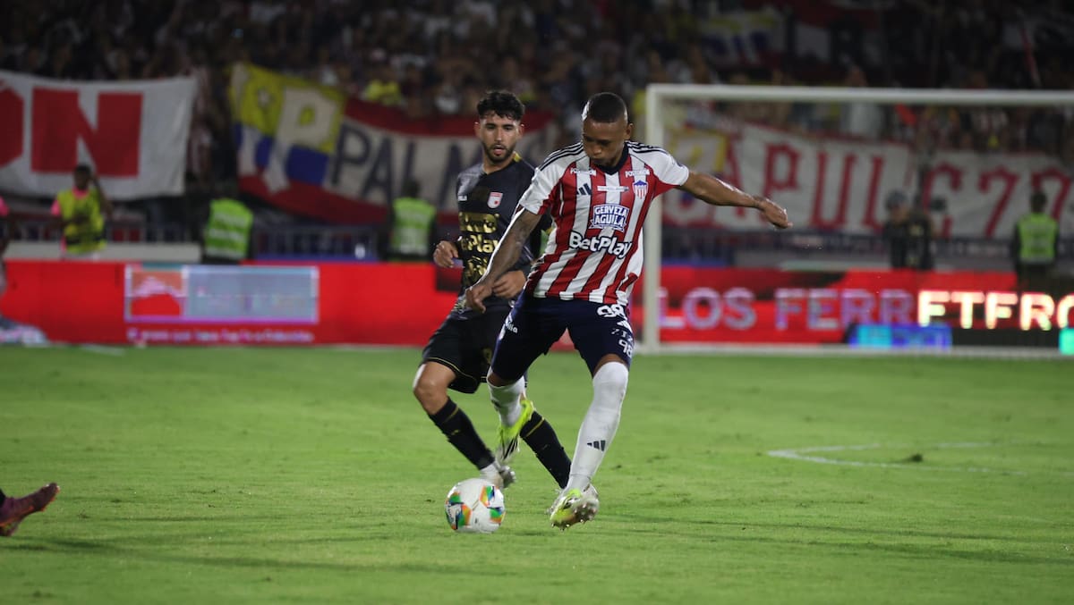 Junior y Santa Fe igualaron en los noventa reglamentarios en el duelo de vuelta de las semifinales de la Liga Betplay 2026-I. //Foto: Jairo Cassiani - Colprensa