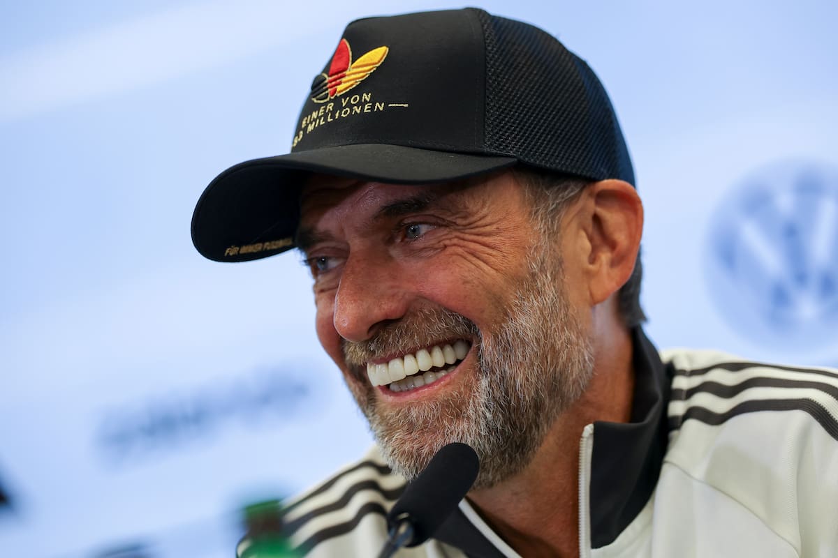 El seleccionador de la selección alemana de fútbol, Jürgen Klopp, asiste a una rueda de prensa en Fráncfort del Meno, Alemania. //Foto, EFE: CHRISTOPHER NEUNDORF