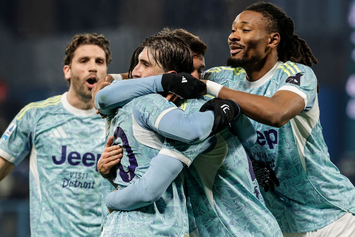 Fabio Miretti (C) celebra con sus compañeros el 0-2 del Juventus en el campo del Sassuolo. //Foto, EFE: ELISABETTA BARACCHI