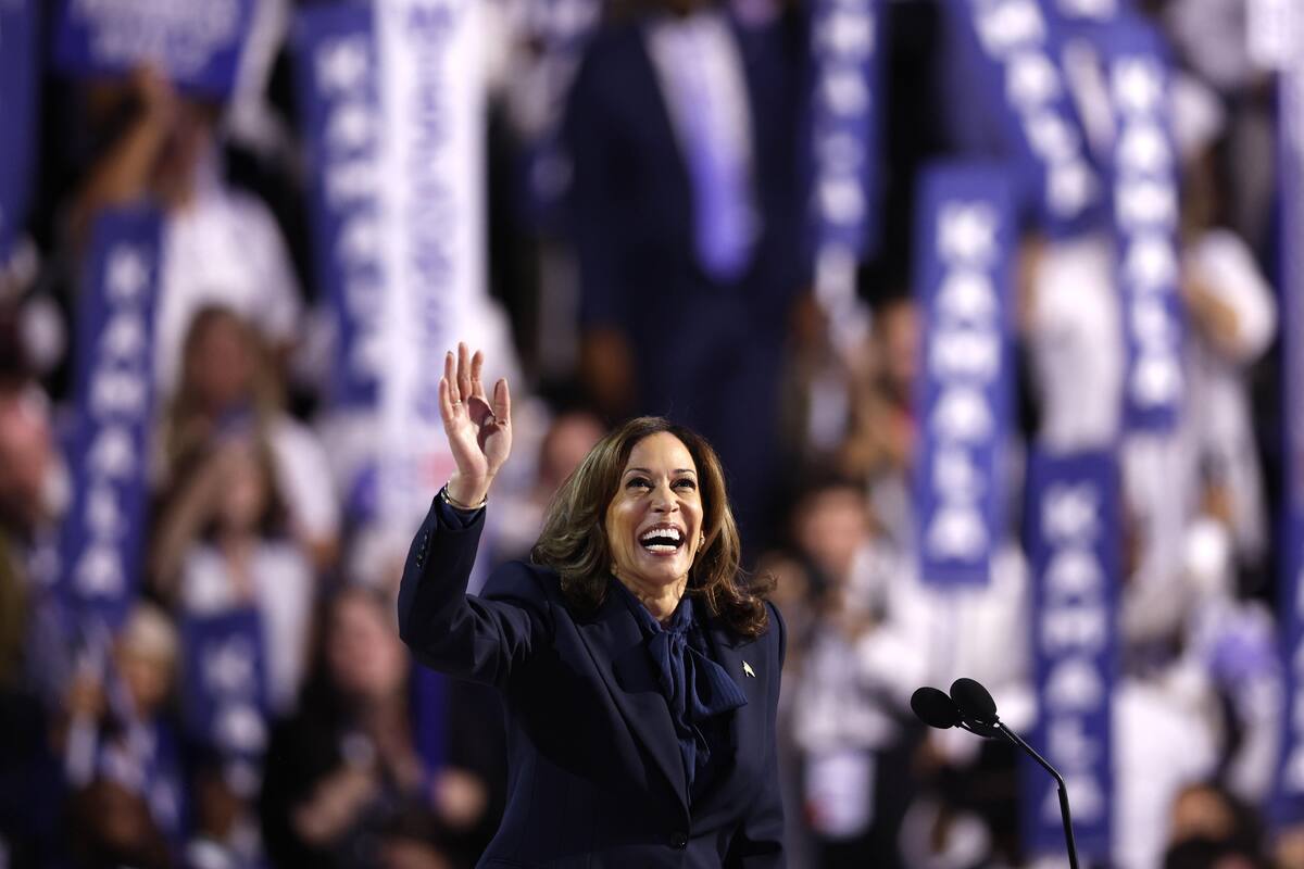 La candidata presidencial demócrata Kamala Harris en la última noche de la Convención Nacional Demócrata (DNC) en el United Center en Chicago. // Foto: EFE