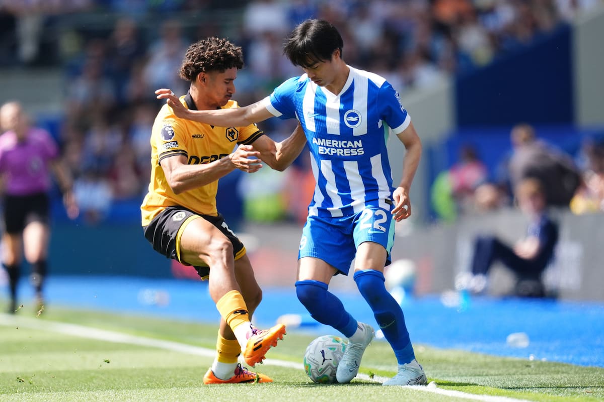 Kaoru Mitoma (D), figura de Japón, se perderá el Mundial de 2026. //Foto, AP: John Walton/PA
