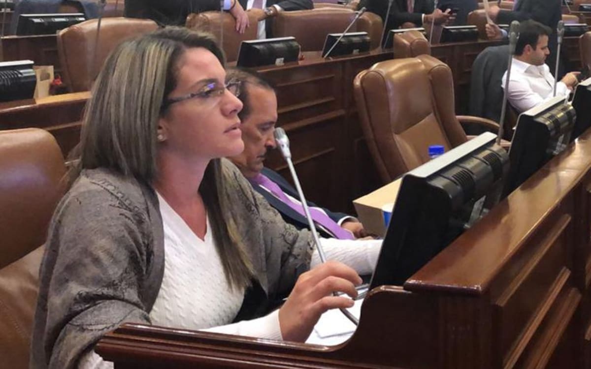 Juez sancionó por desacato a la diputada Karen Cure, tras determinar que incumplió una orden judicial que le exigía rectificar calumnias contra el alcalde de Cartagena, Dumek Turbay Paz. // Foto: Cortesía.