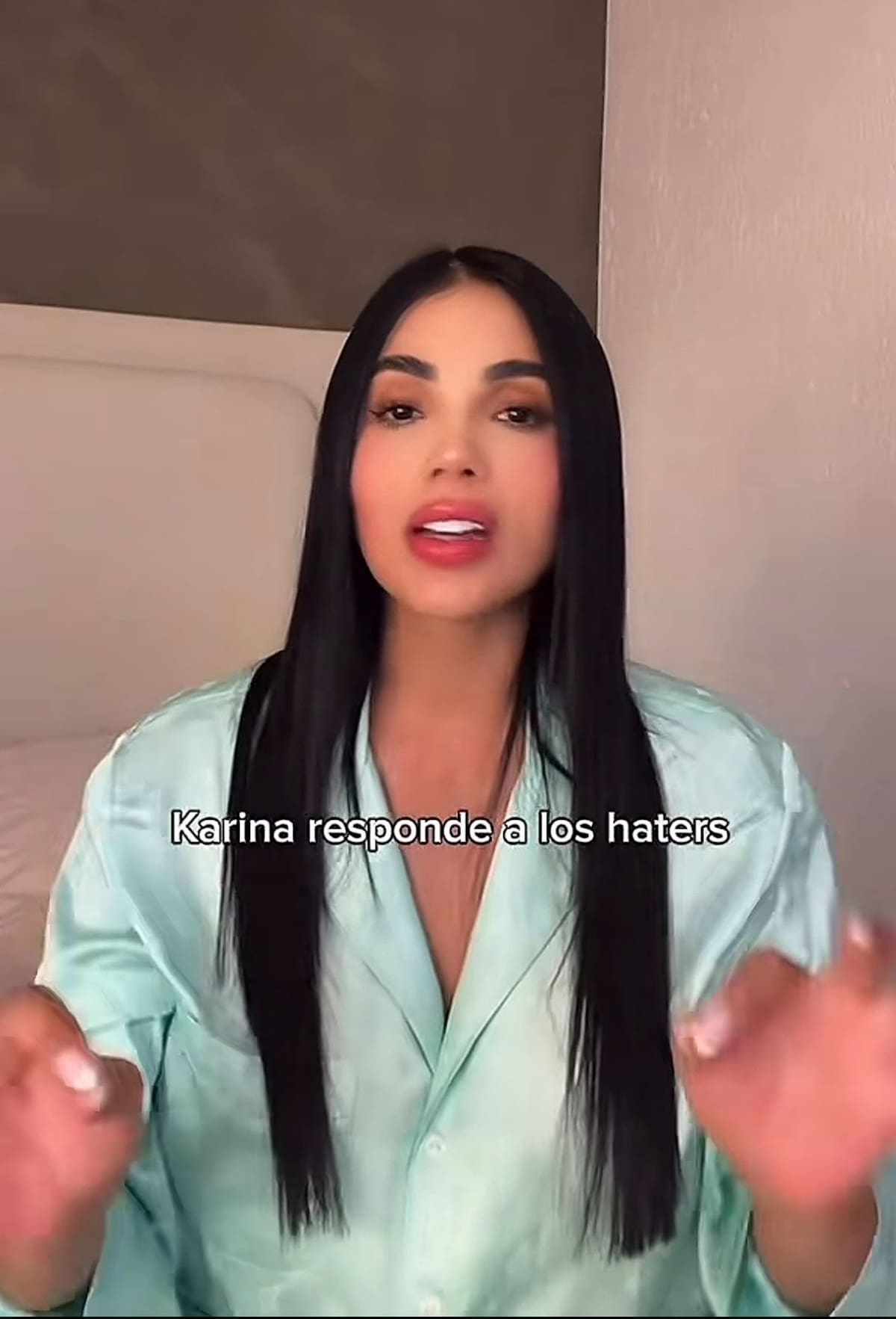 La creadora de contenido cuestionó que el humorista recurriera a su personaje para referirse a ella y aseguró que le gustaría escuchar esos comentarios de frente.// Foto tomada de TK: @kariclips