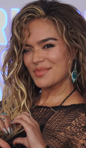 Karol G vivió un momento de tensión en pleno show tras la irrupción de un asistente