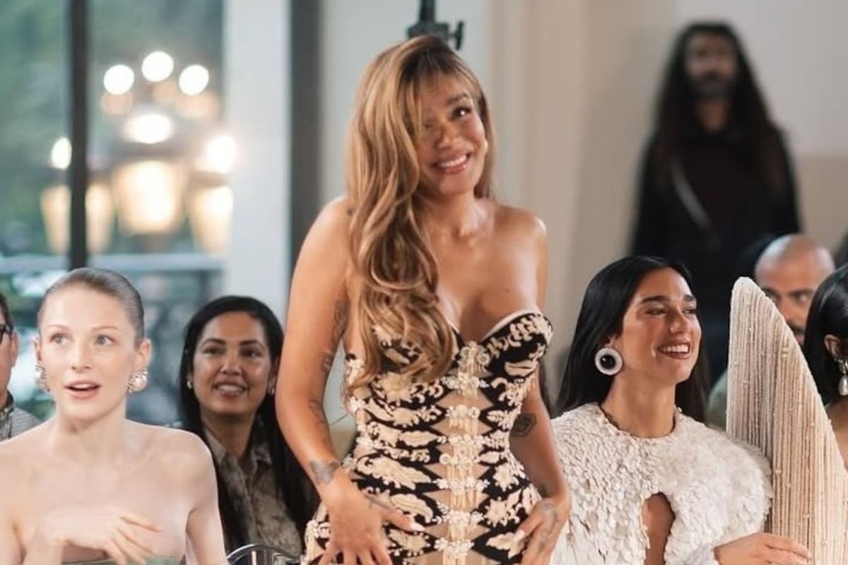 ¿Por qué ignoraron a Karol G en París? Ricky Martin la defendió