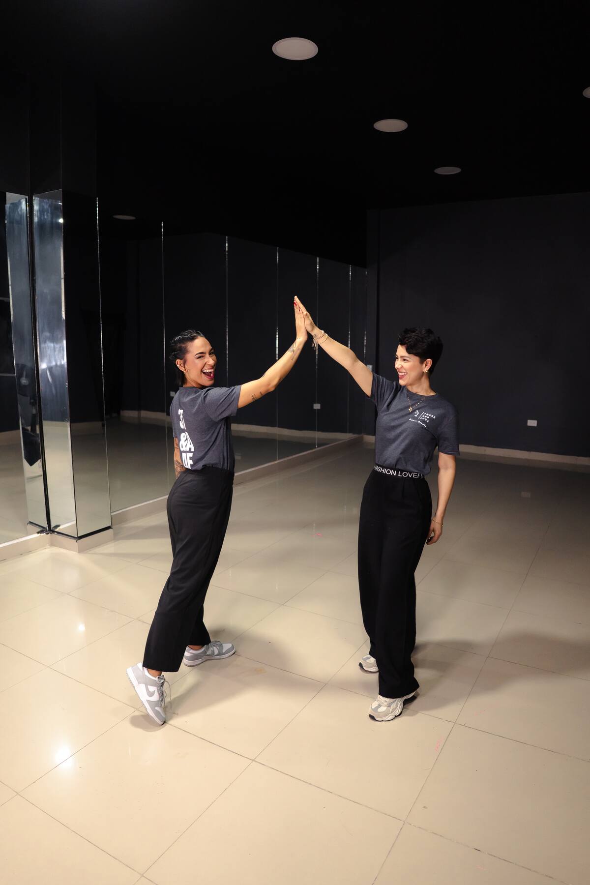 Karol Holguín y su hermana Johana Holguín, líderes en Three & Four Dance Studio. //Foto: Cortesía