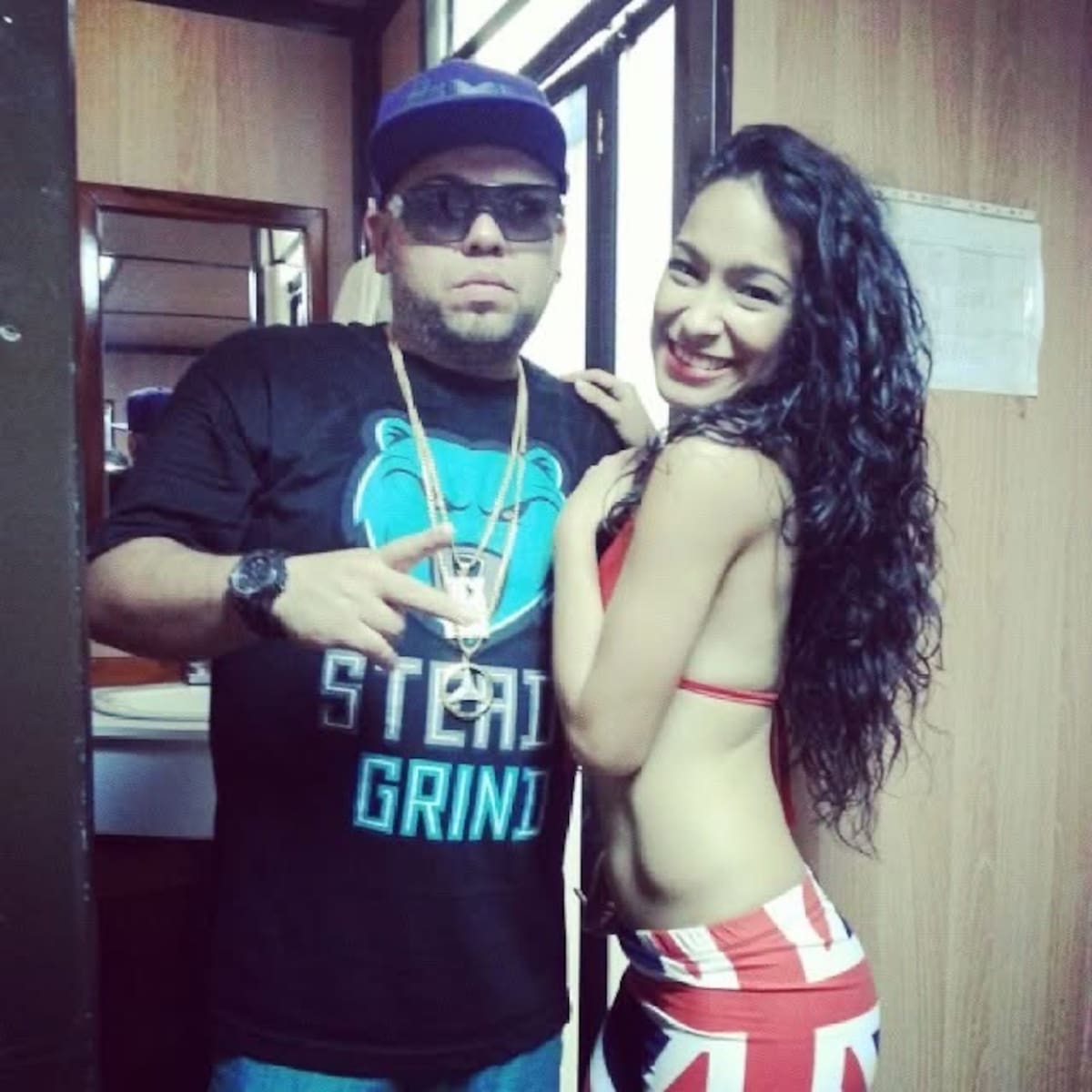 Karol Holguín junto a Ñejo. //Foto: Cortesía.