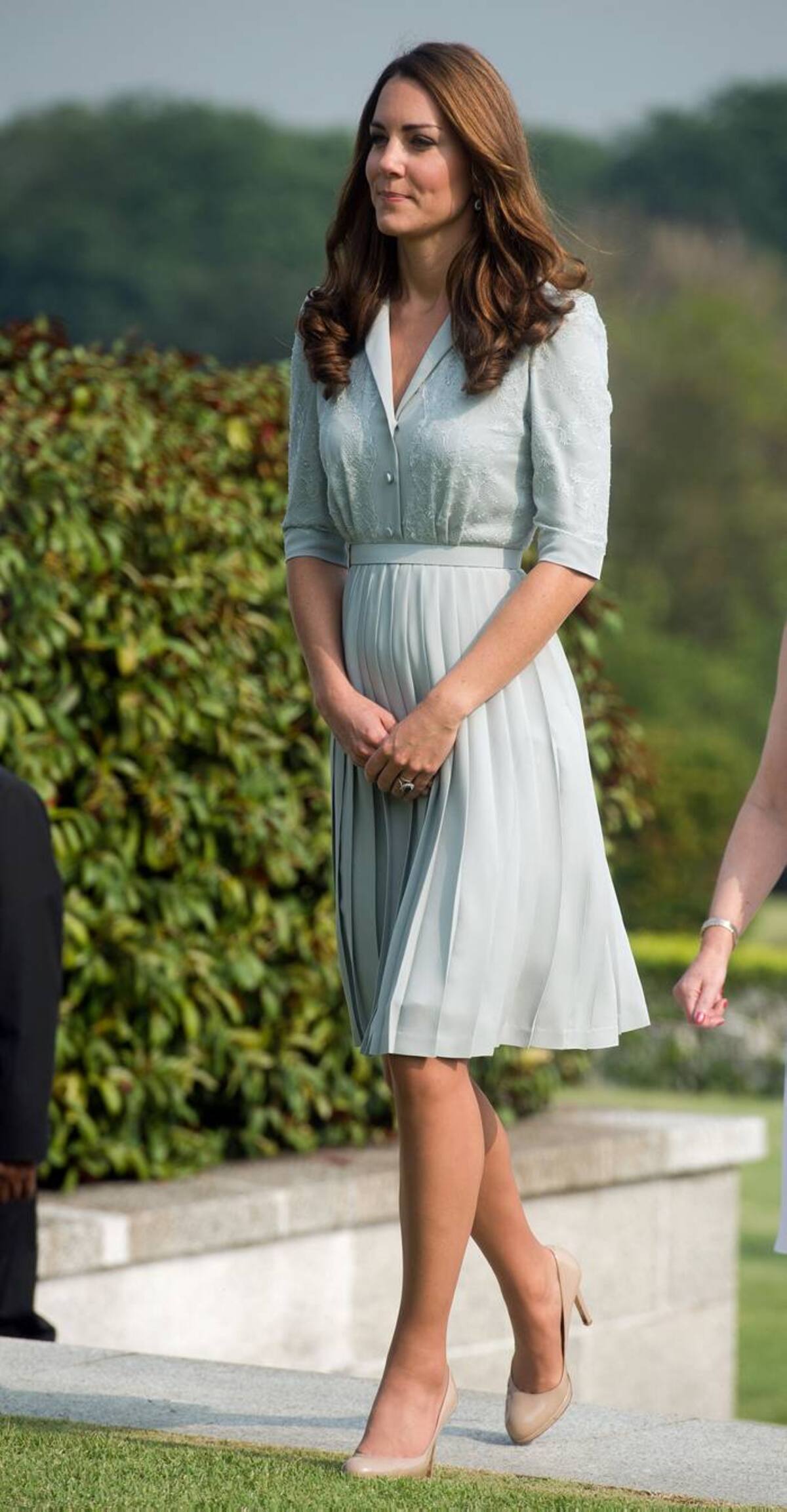 La semana pasada Closer publicó fotos tomadas por un paparazzi a Kate, la duquesa de Cambridge, mientras tomaba el sol sin la parte superior del bikini en el castillo de un familiar en la Provence AP Nicolas Asfouri