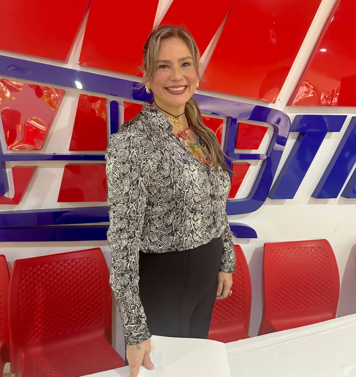 Katherine Naveda, directora de recursos humanos de Invercomer del Caribe S.A.S., Megatiendas, durante la firma del acuerdo de formalización de 180 trabajadores de esa compañía.//El Universal.