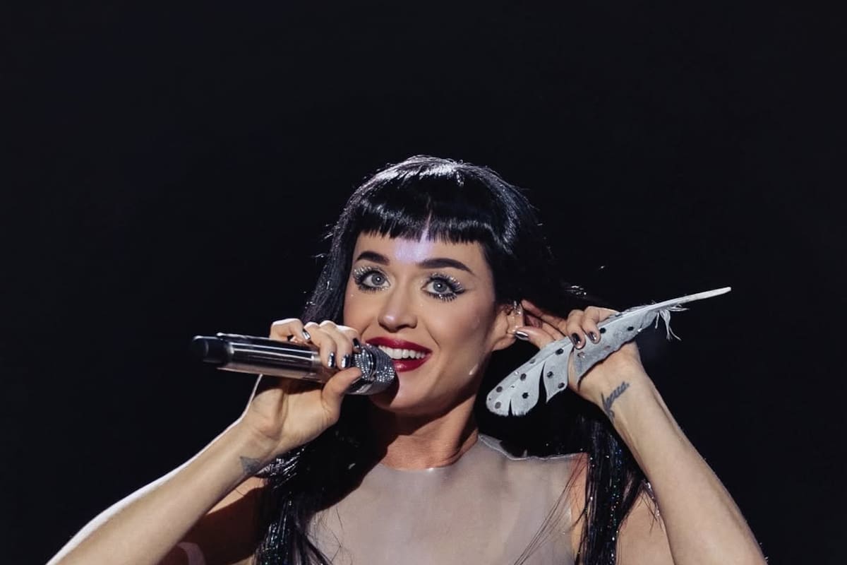 Impactante video: Katy Perry sufre descarga eléctrica en pleno show