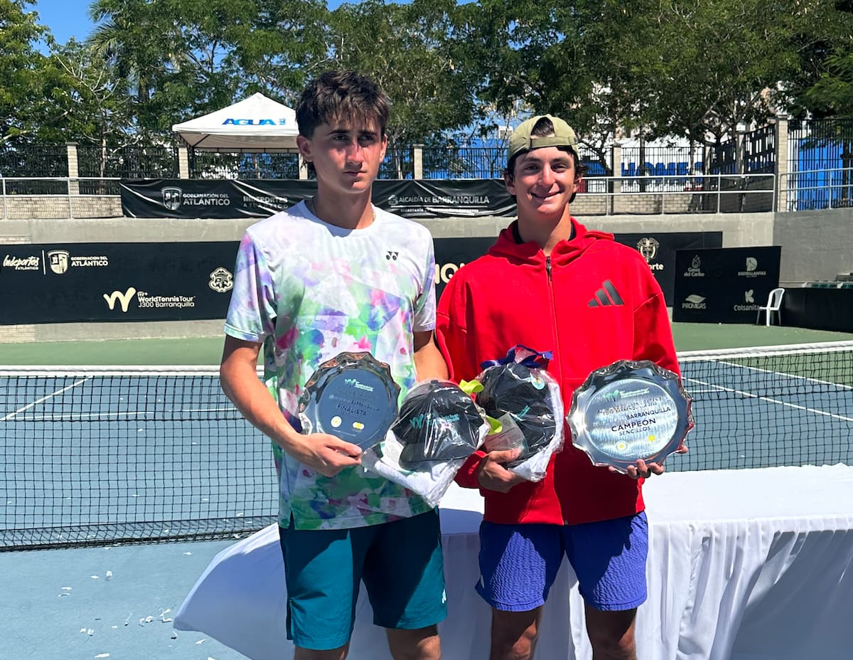 Keaton Hance (der) venció en la final de sencillo hombres a su compatriota Jack Secord, en la para Mundial de Tenis Juvenil j300 Copa Barranquilla.//El Universal.
