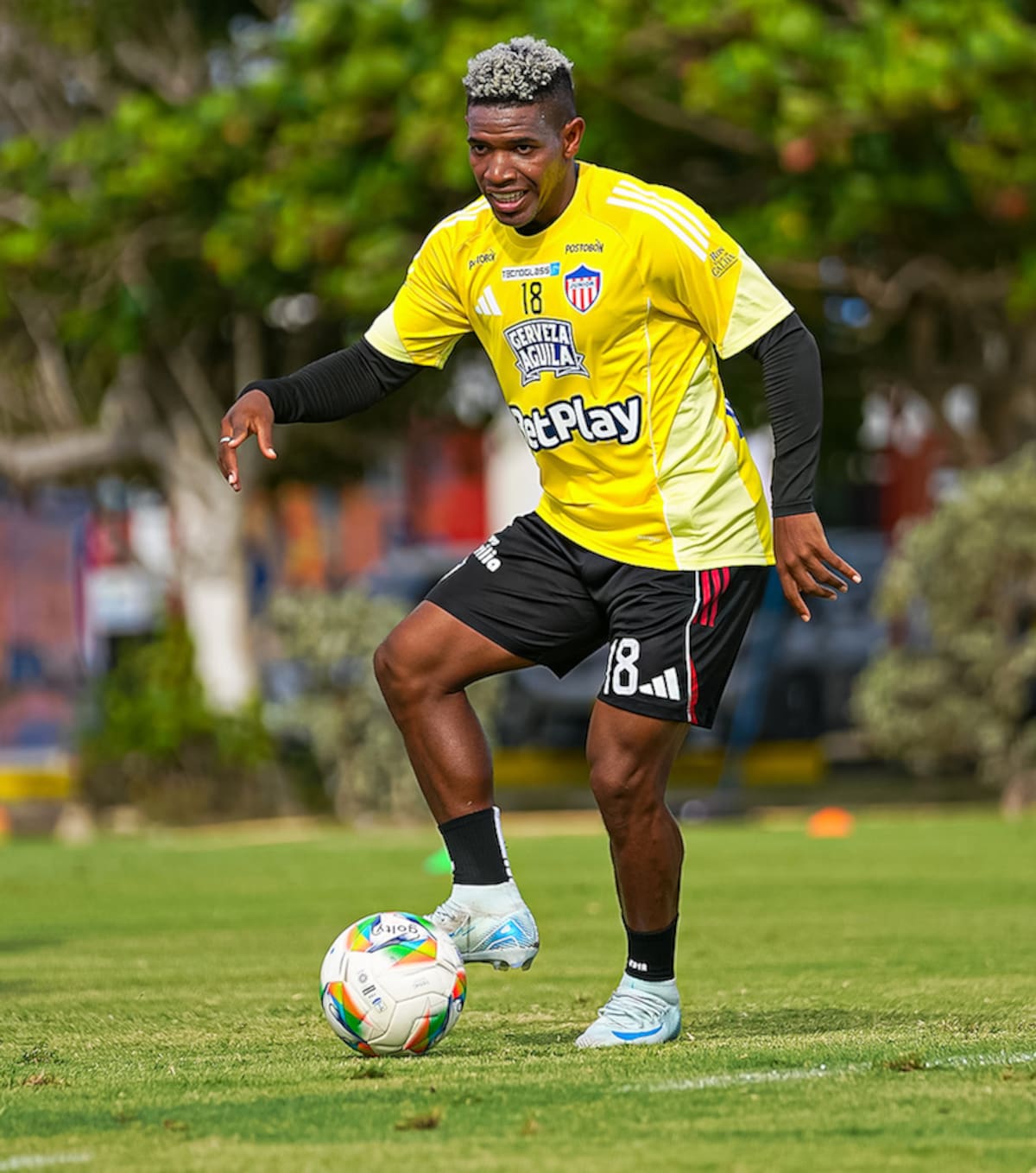 Kevin Pérez, salió lesionado en el primer tiempo del partido entre Junior de Barranquilla y Jaguares en el estadio Romelio Martínez.//Cortesía @JuniorClubSA.
