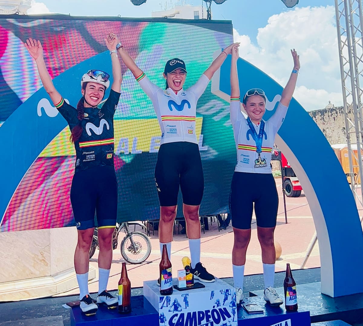 Khaterine Serpa (centro) celebró un triunfo más en su carrera, //Cortesía