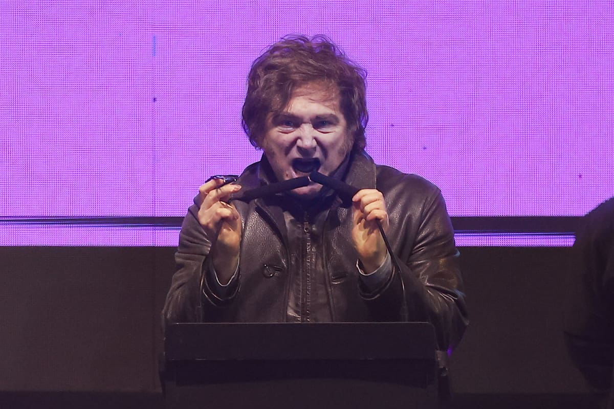Video: Javier Milei protagoniza un beso en público durante un show en Argentina