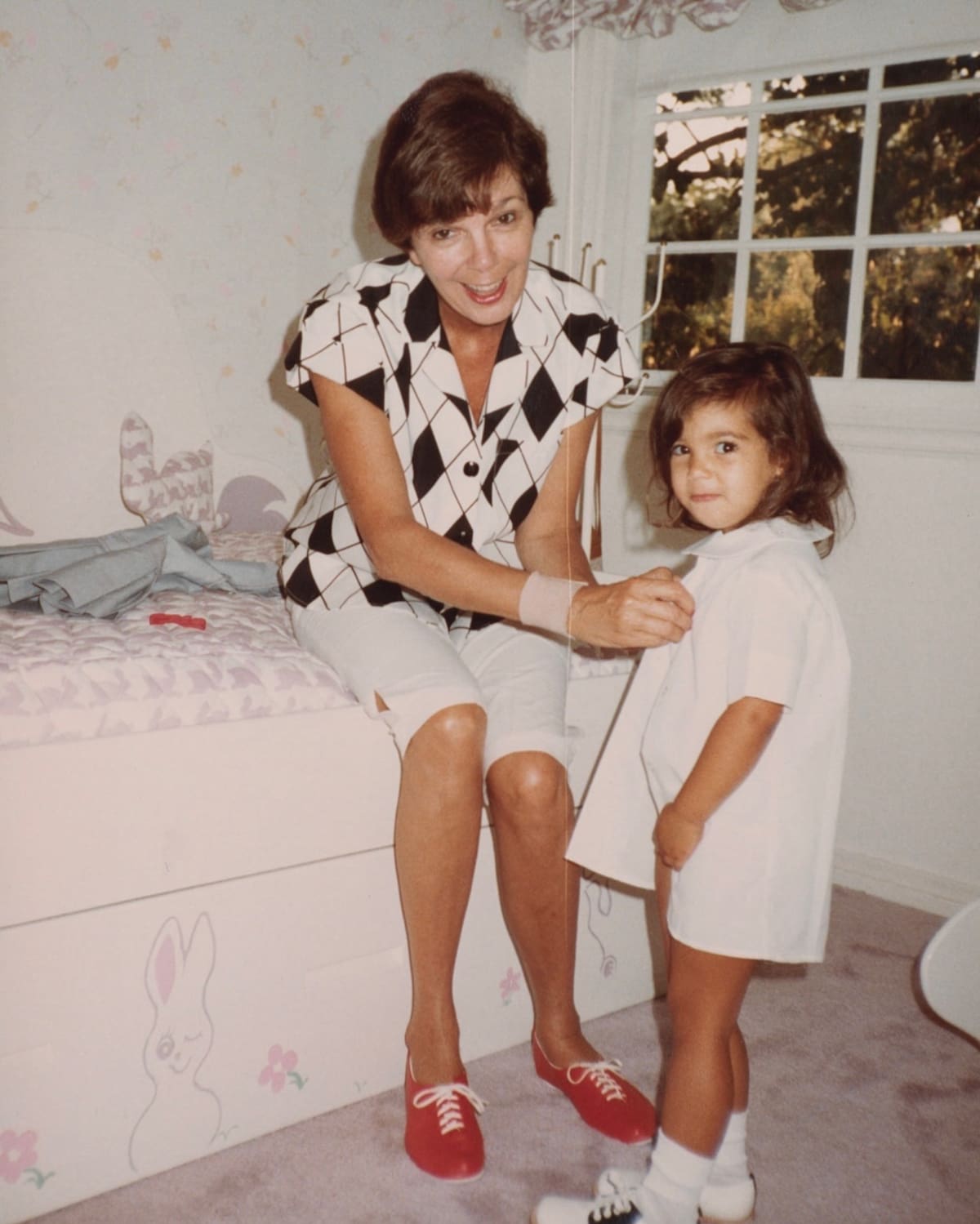 MJ Jenner junto a Kim Kardashian cuando era una niña. //Foto: IG @kimkardashian.