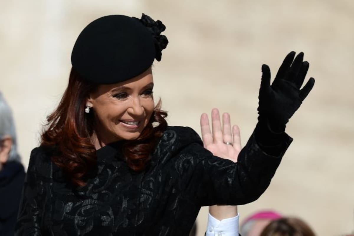 Al anunciar la semana pasada la lista de invitados para la ceremonia religiosa en la catedral de San Pablo, Downing Street había indicado explícitamente que la presidenta de Argentina, Cristina Kirchner, no estaba invitada, pero que sí lo estaba su embajadora en el Reino Unido, Alicia Castro. AFP FILIPPO MONTEFORTE