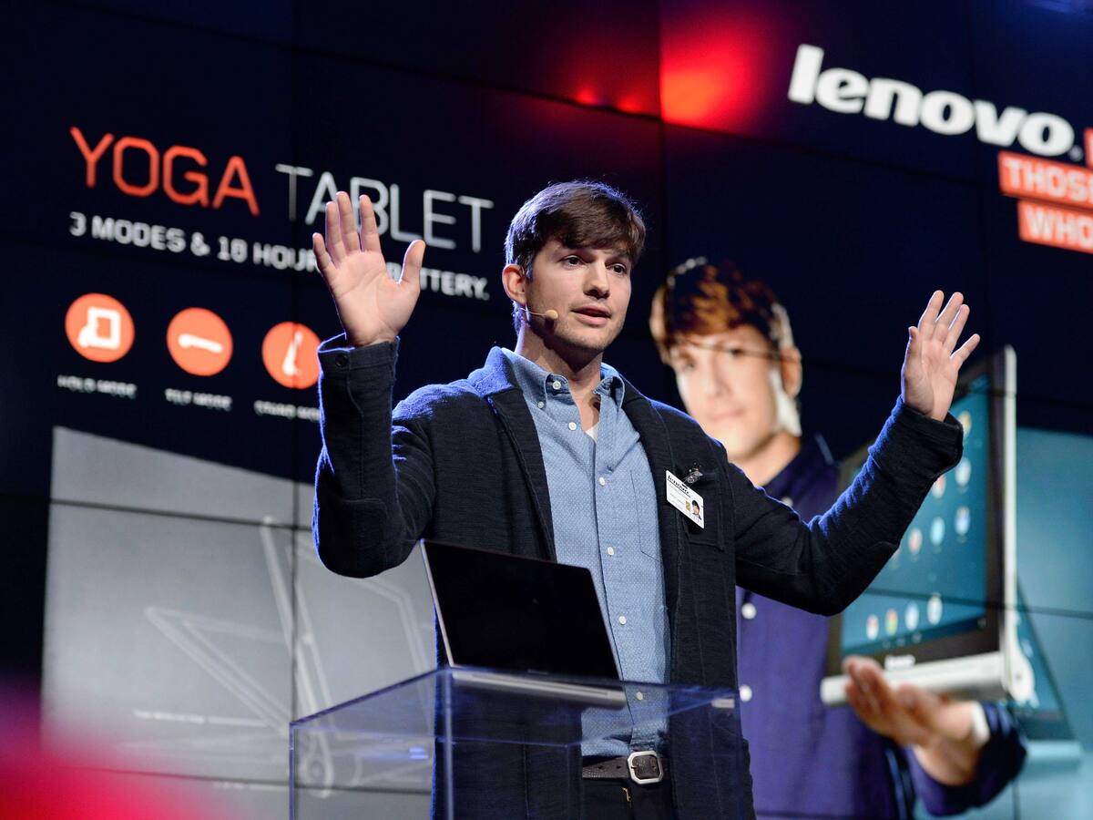 La compañía china anunció en el lanzamiento de su tableta que Ashton Kutcher se había unido a la compañía como “ingeniero de producto.” Cortesía