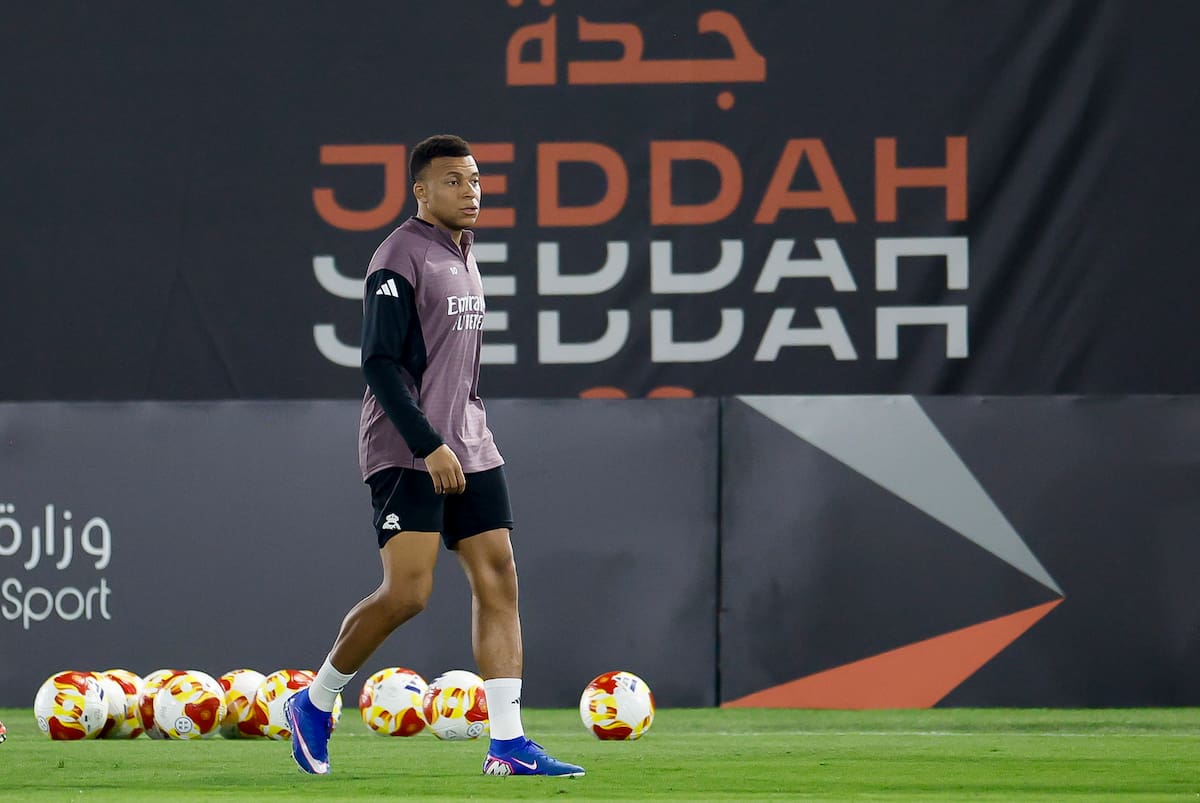 Kylian Mbappé vuelve al conjunto Merengue tras perderse la semifinal de la Supercopa de España. //Foto, EFE: Kai Försterling