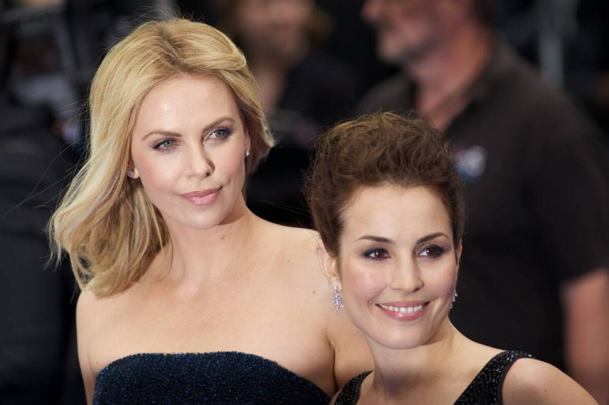 Noomi Rapace y Charlize Theron. AFP