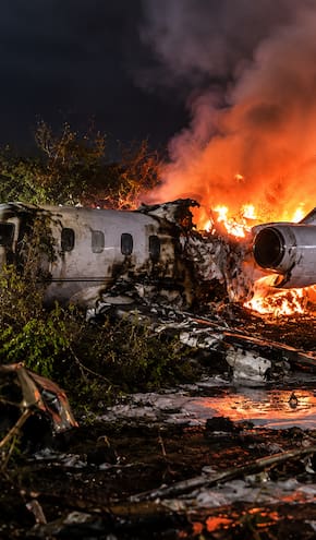 Avión en el que viajaba cantante se salió de la pista y terminó en llamas en Brasil