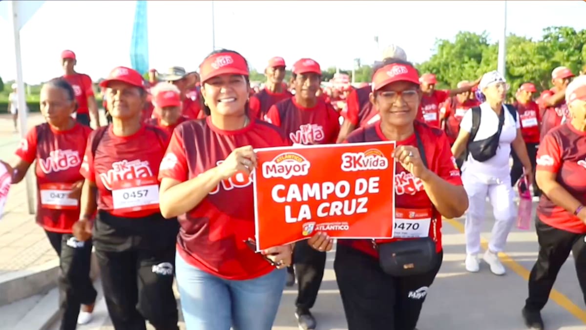 La alcaldesa de Campo de la Cruz, Vanessa Torres, acompañó a los adultos mayores en la carrera ‘3K Pasos por la Vida’, organizada por la Gobernación del Atlántico.//Cortesía.