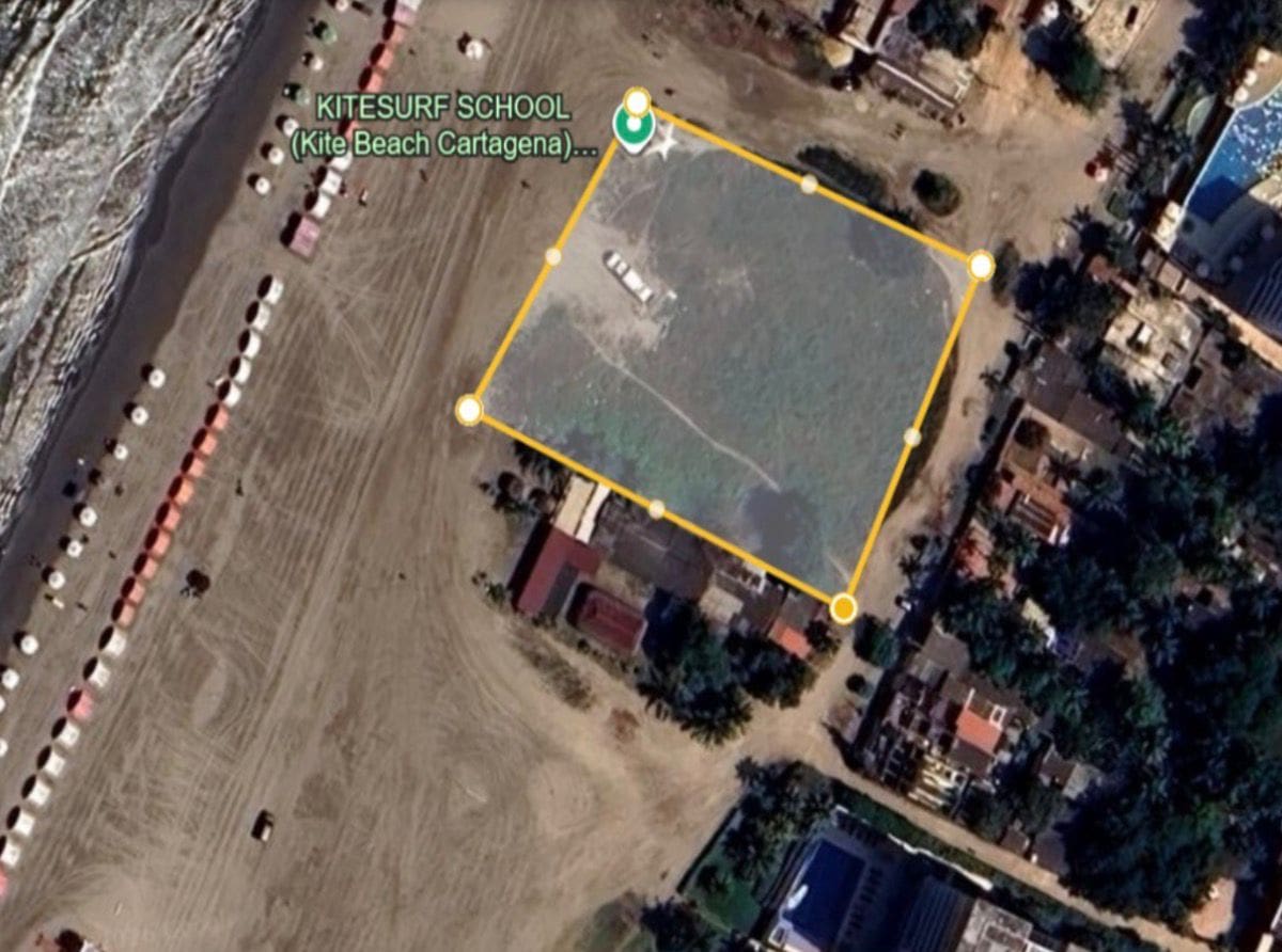 Quedó definido que el nuevo megacolegio de La Boquilla será levantado en un lote baldío ubicado cerca del hotel Sonesta, frente a las playas de La Boquilla, específicamente en la carrera 9, en un área de 3.934,841 metros cuadrados. // Foto: Cortesía - Alcaldía de Cartagena.