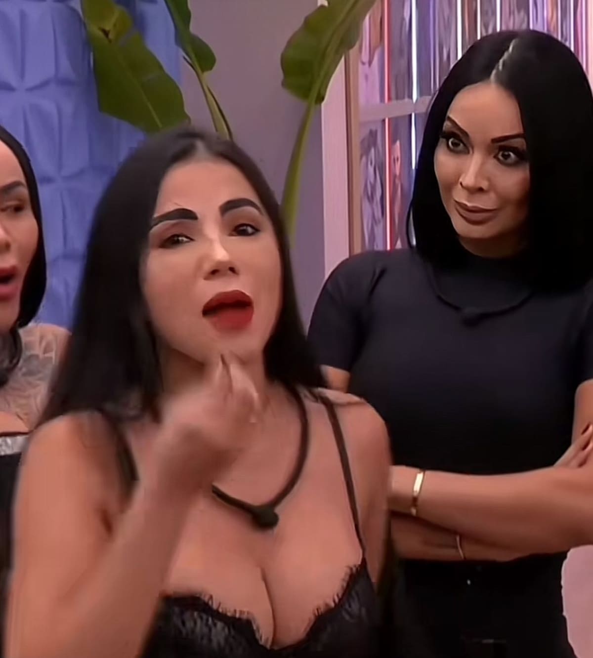 Karina y Laura protagonizaron fuertes enfrentamientos por escandalo de infidelidad. //Foto: Captura de pantalla RCN.