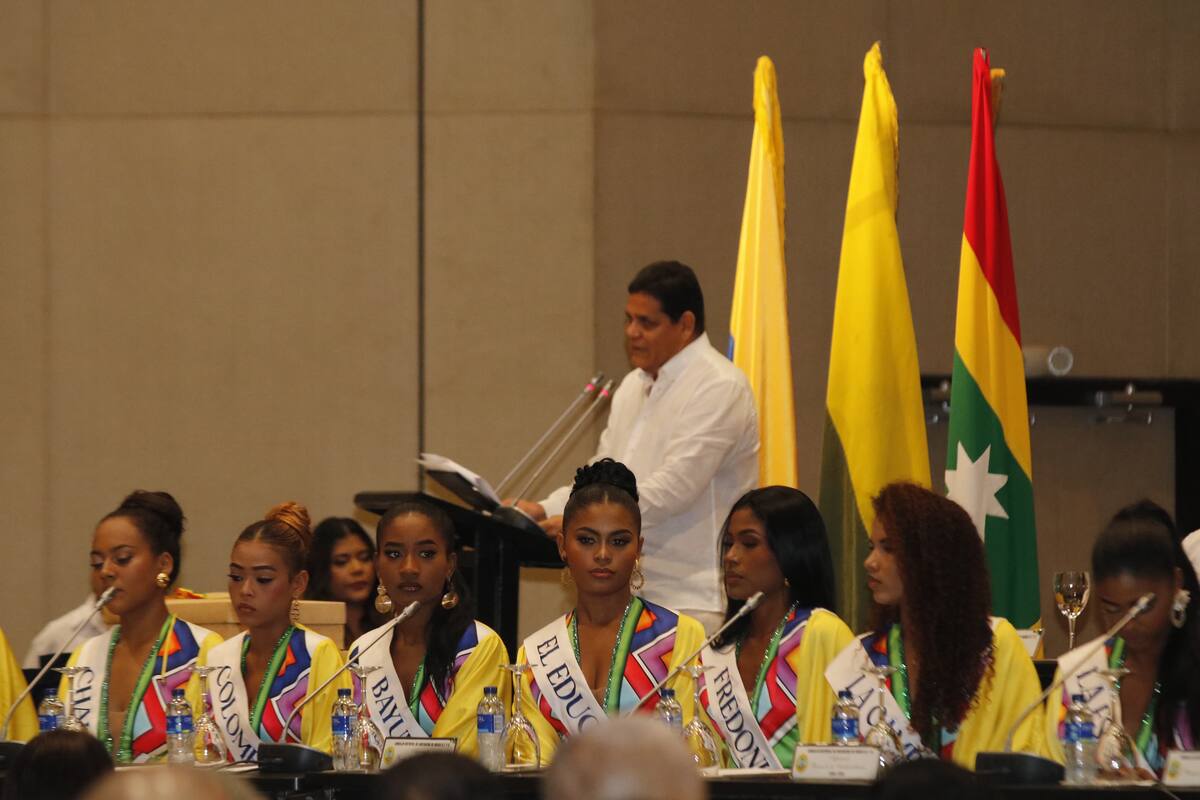 La ceremonia culminó con el desfile de las 30 candidatas del Reinado de la Independencia.// Foto: Julio Castaño- El Universal.