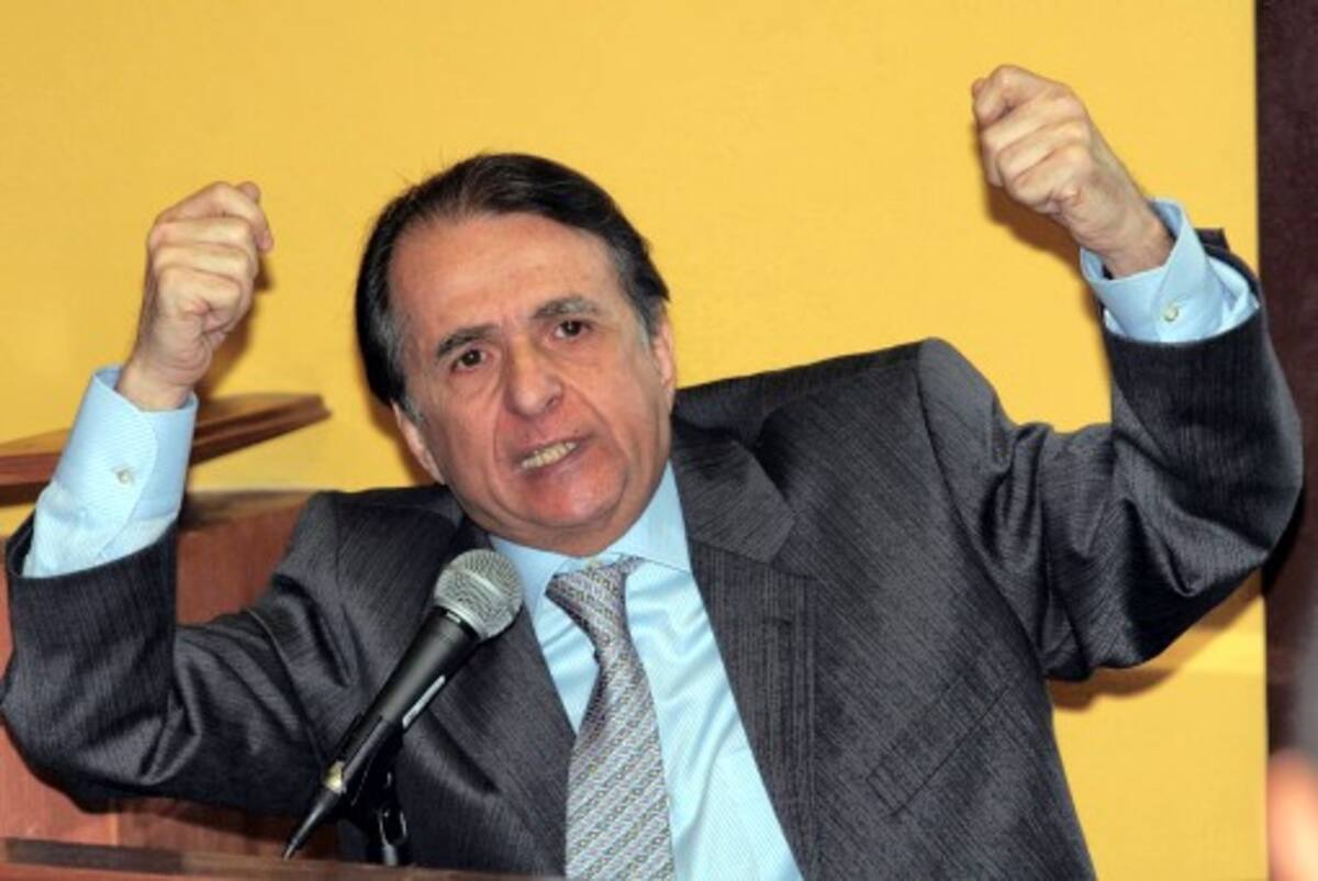 Alberto Santofimio se entregó en el búnker de la Fiscalía en Bogotá, donde pasó la noche en los calabozos mientras se define el sitio de reculsión. COLPRENSA