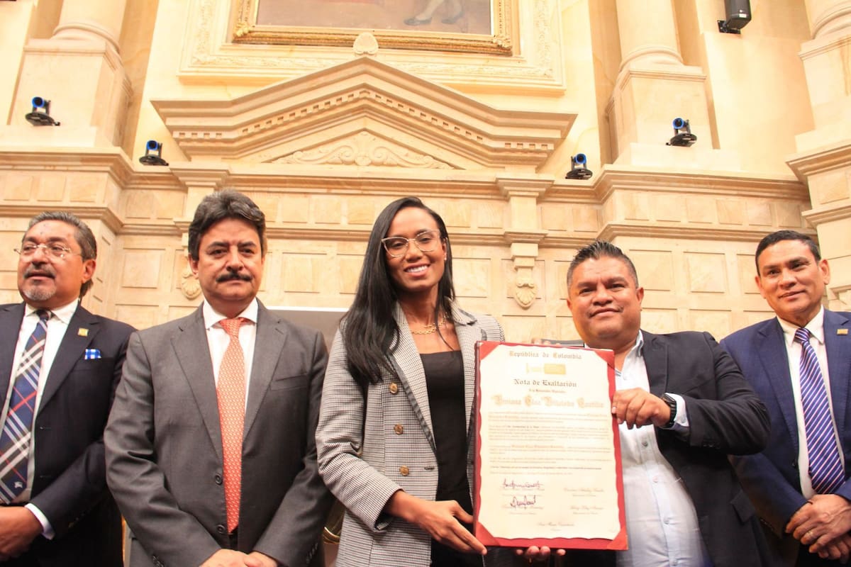 Diputada Bolivarense recibe reconocimiento del Congreso