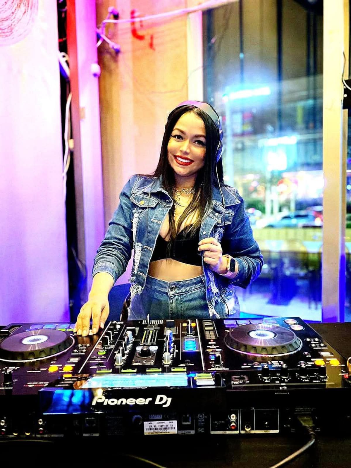 La DJ colombiana NiNa Chartuny se abre al mercado estadounidense. // cortesía