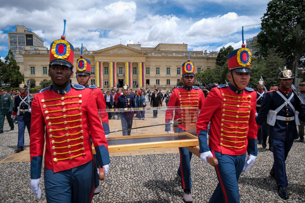 La espada de Simón Bolívar regresó a la Casa Museo Quinta de Bolívar. // Foto: cortesía de la Presidencia de la República.