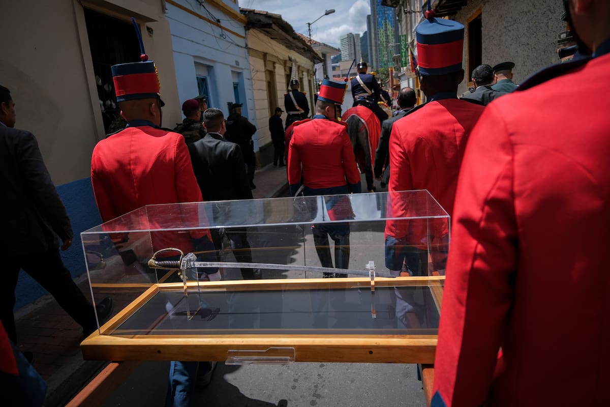 La espada de Simón Bolívar regresó a la Casa Museo Quinta de Bolívar. // Foto: cortesía de la Presidencia de la República.